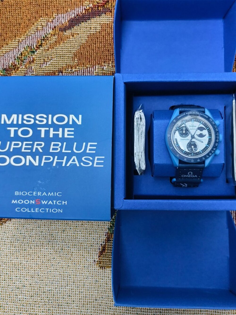 Swatch x Omega MISSION TO THE Super Blue Moonphase Watch - Picture 4 of 5